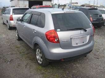 2004 Mazda Verisa Pictures