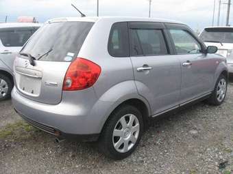2004 Mazda Verisa Photos