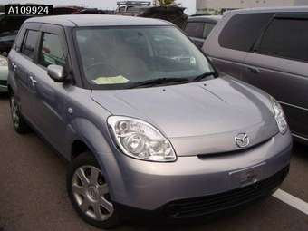 2004 Mazda Verisa Photos