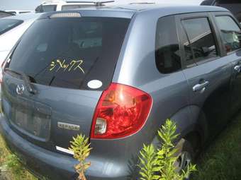 2004 Mazda Verisa Pics