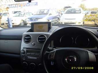 2004 Mazda Verisa Pictures