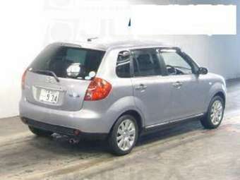 2004 Mazda Verisa Photos
