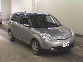 2004 Mazda Verisa Pictures