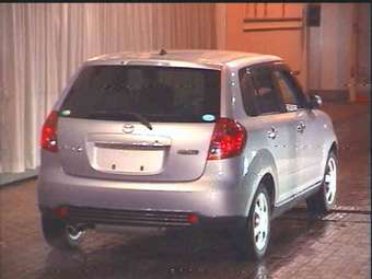 2004 Mazda Verisa Images