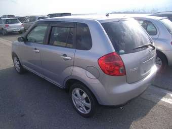 2004 Mazda Verisa Pictures