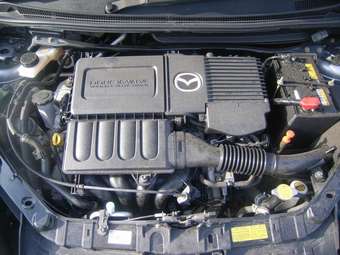 2004 Mazda Verisa Photos