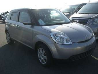 2004 Mazda Verisa Pictures
