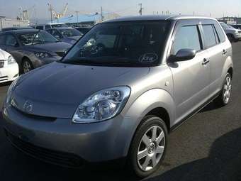 2004 Mazda Verisa Pictures