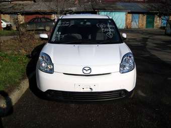 2004 Mazda Verisa Photos