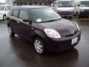 2004 Mazda Verisa Images