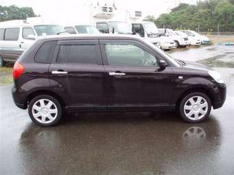 2004 Mazda Verisa Pictures