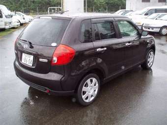 2004 Mazda Verisa Pics