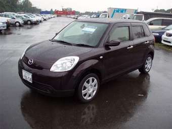 2004 Mazda Verisa Pictures