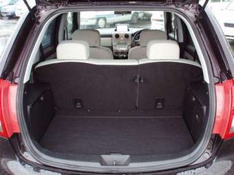 2004 Mazda Verisa Pictures