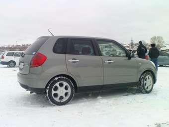 2004 Mazda Verisa Pictures