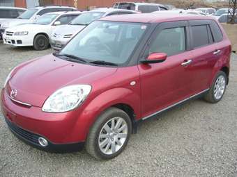 2004 Mazda Verisa Images