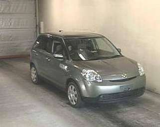 2004 Mazda Verisa Pics
