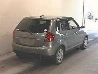 2004 Mazda Verisa Pictures