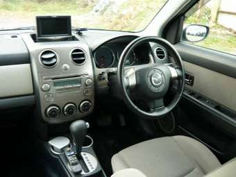 2004 Mazda Verisa Pictures