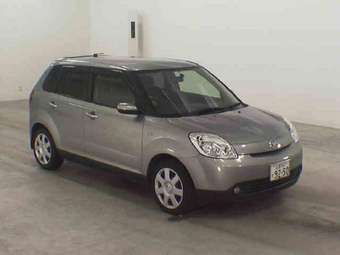 2004 Mazda Verisa Pictures