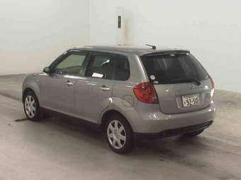 2004 Mazda Verisa Pics