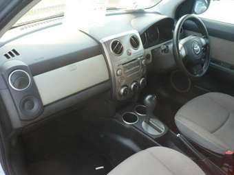2004 Mazda Verisa Photos