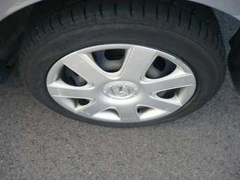 2004 Mazda Verisa Pictures