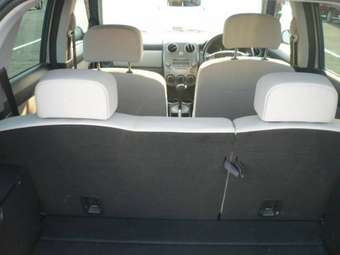 2004 Mazda Verisa Photos