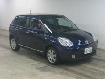 2004 Mazda Verisa Photos