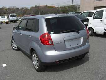 2004 Mazda Verisa Pics