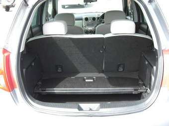 2004 Mazda Verisa Pictures