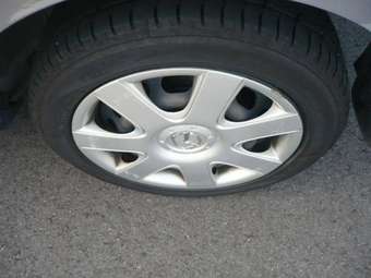 2004 Mazda Verisa Photos