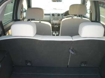 2004 Mazda Verisa Photos