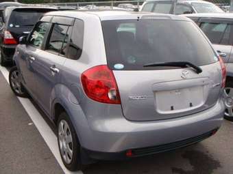 2004 Mazda Verisa Photos