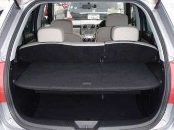 2004 Mazda Verisa Pictures