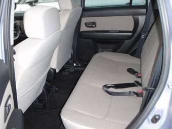 2004 Mazda Verisa Photos