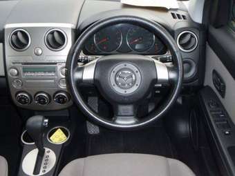 2004 Mazda Verisa Images