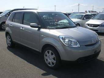 2004 Mazda Verisa Photos