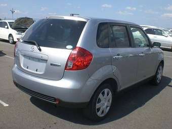 2004 Mazda Verisa Photos