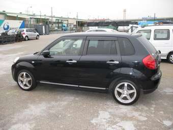 2004 Mazda Verisa Pictures