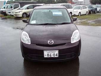 2004 Mazda Verisa Pictures