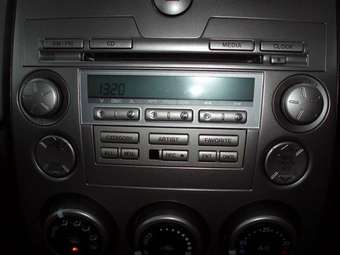 2004 Mazda Verisa Pictures