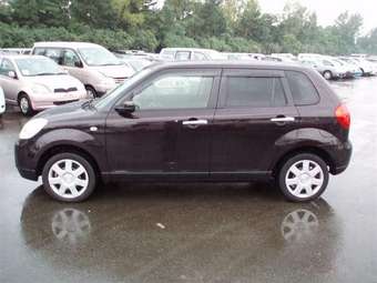 2004 Mazda Verisa Pictures