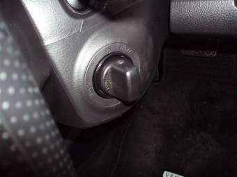 2004 Mazda Verisa Images