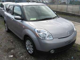 2004 Mazda Verisa Images