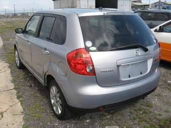 2004 Mazda Verisa Pictures