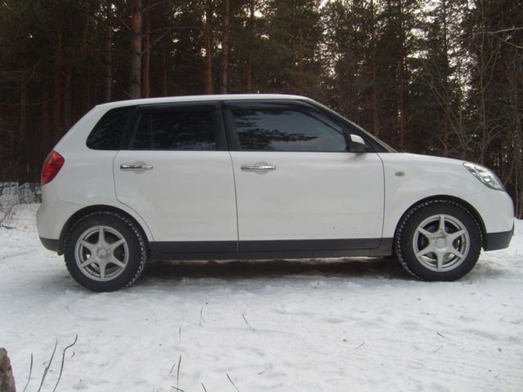 2004 Mazda Verisa