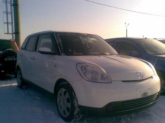 2004 Mazda Verisa Photos