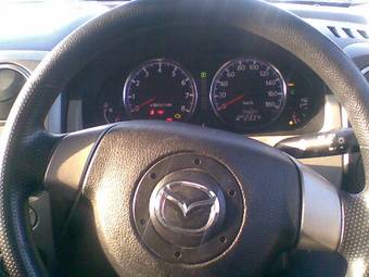 2004 Mazda Verisa Photos