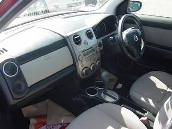 2004 Mazda Verisa Pics